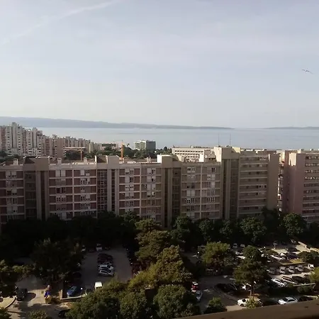 Apartment Apartment With Balcony Near City Centar